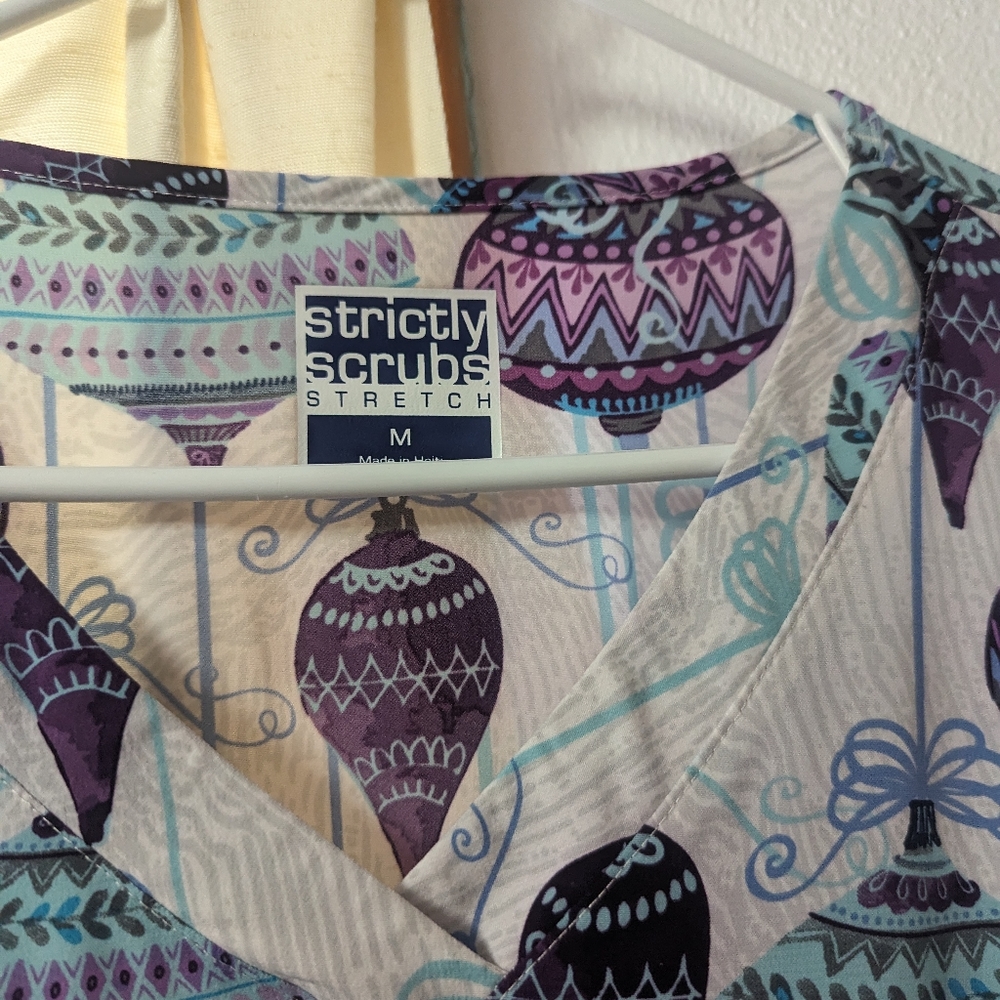 Medium scrub top